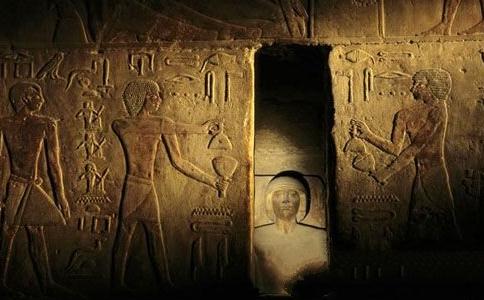 看埃及古墓展览中魔咒精神失常